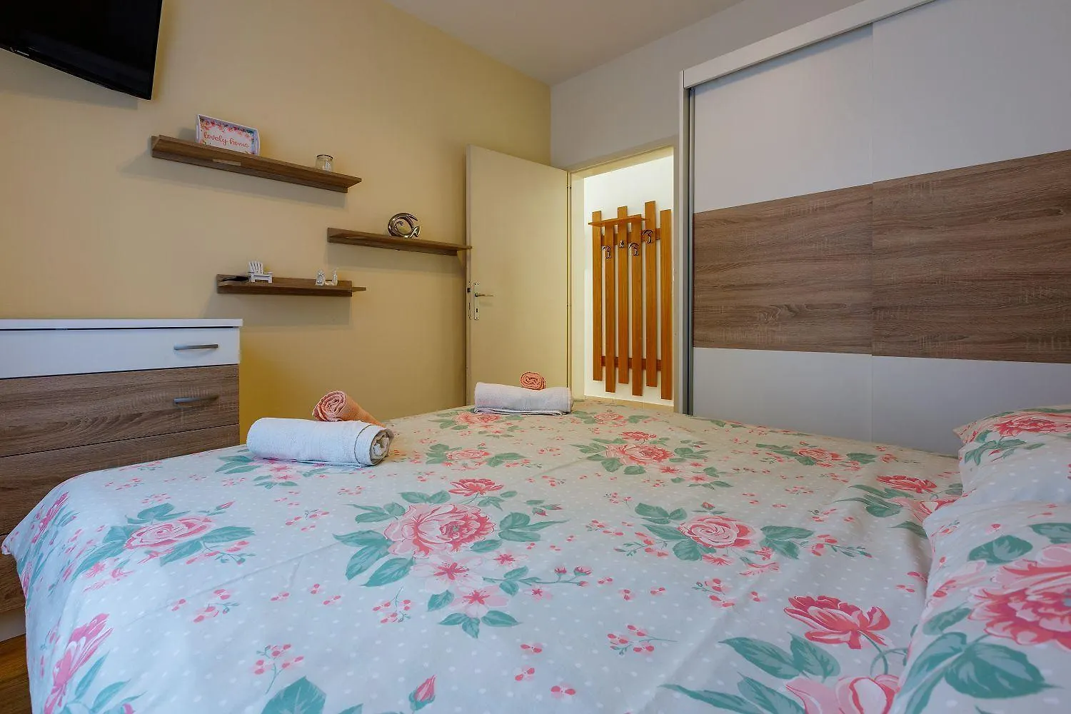 Hundefreundliches Apartment Nur 350 Meter Zum Sandstrand Mit Privater Terrasse, Steingrill, Wifi Crikvenica