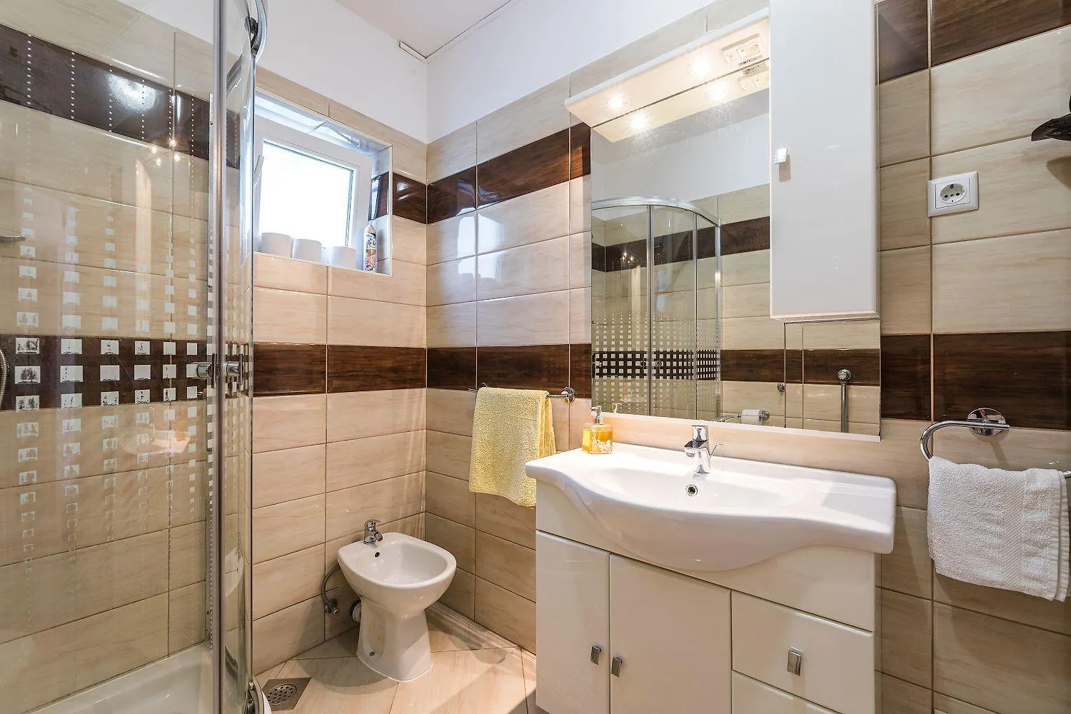 Hundefreundliches Apartment Nur 350 Meter Zum Sandstrand Mit Privater Terrasse, Steingrill, Wifi Crikvenica