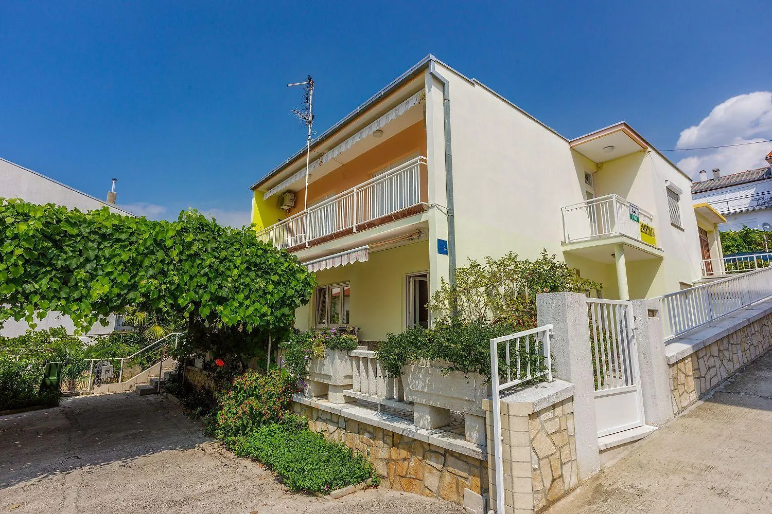 Hundefreundliches Apartment Nur 350 Meter Zum Sandstrand Mit Privater Terrasse, Steingrill, Wifi Crikvenica Hırvatistan