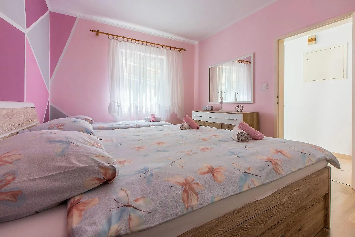 Hundefreundliches Apartment Nur 350 Meter Zum Sandstrand Mit Privater Terrasse, Steingrill, Wifi Crikvenica