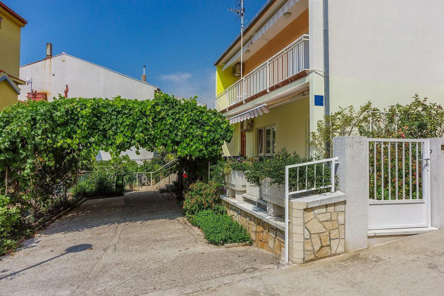 Hundefreundliches Apartment Nur 350 Meter Zum Sandstrand Mit Privater Terrasse, Steingrill, Wifi Crikvenica 0*,
