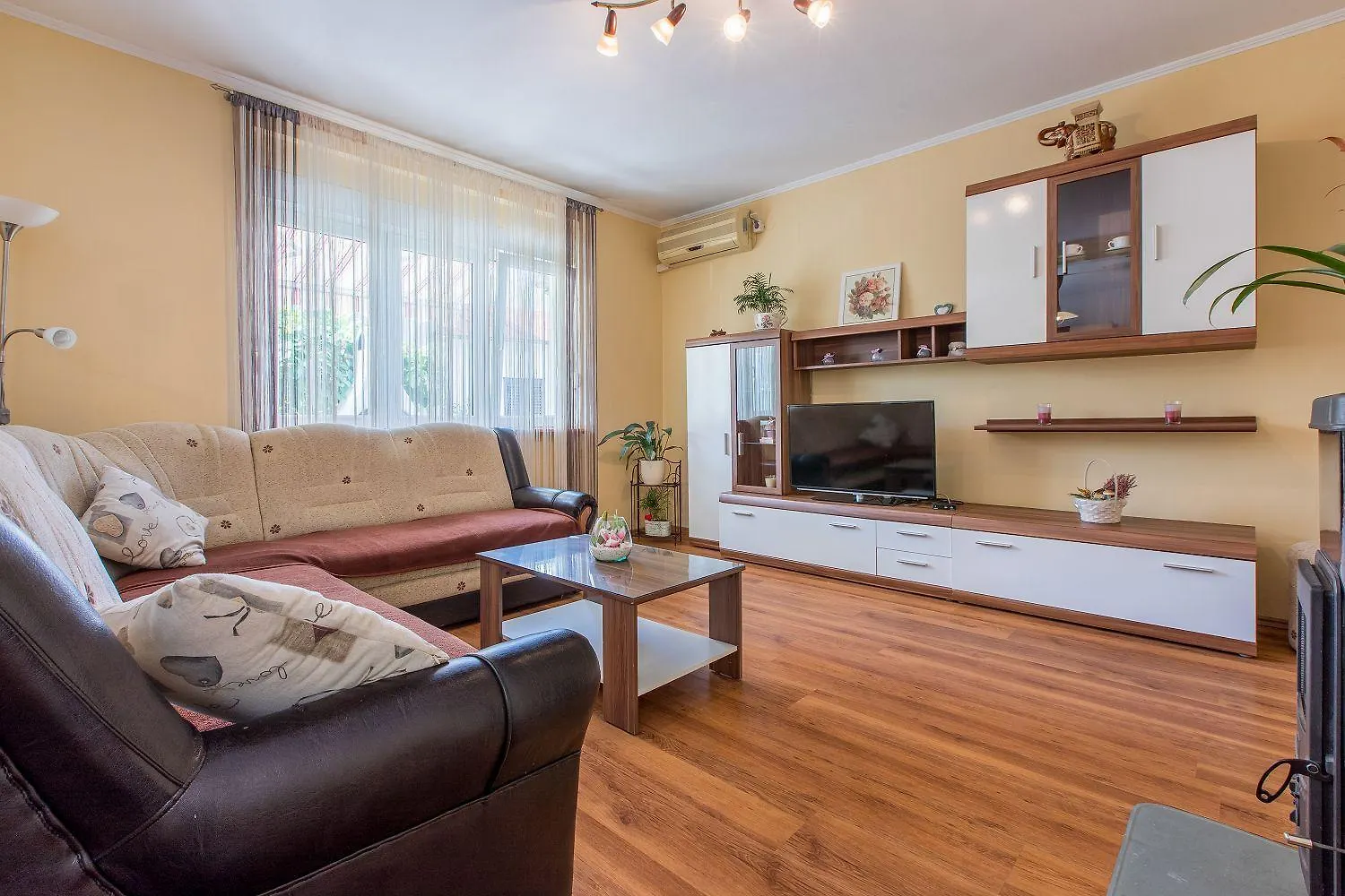 Hundefreundliches Apartment Nur 350 Meter Zum Sandstrand Mit Privater Terrasse, Steingrill, Wifi Crikvenica