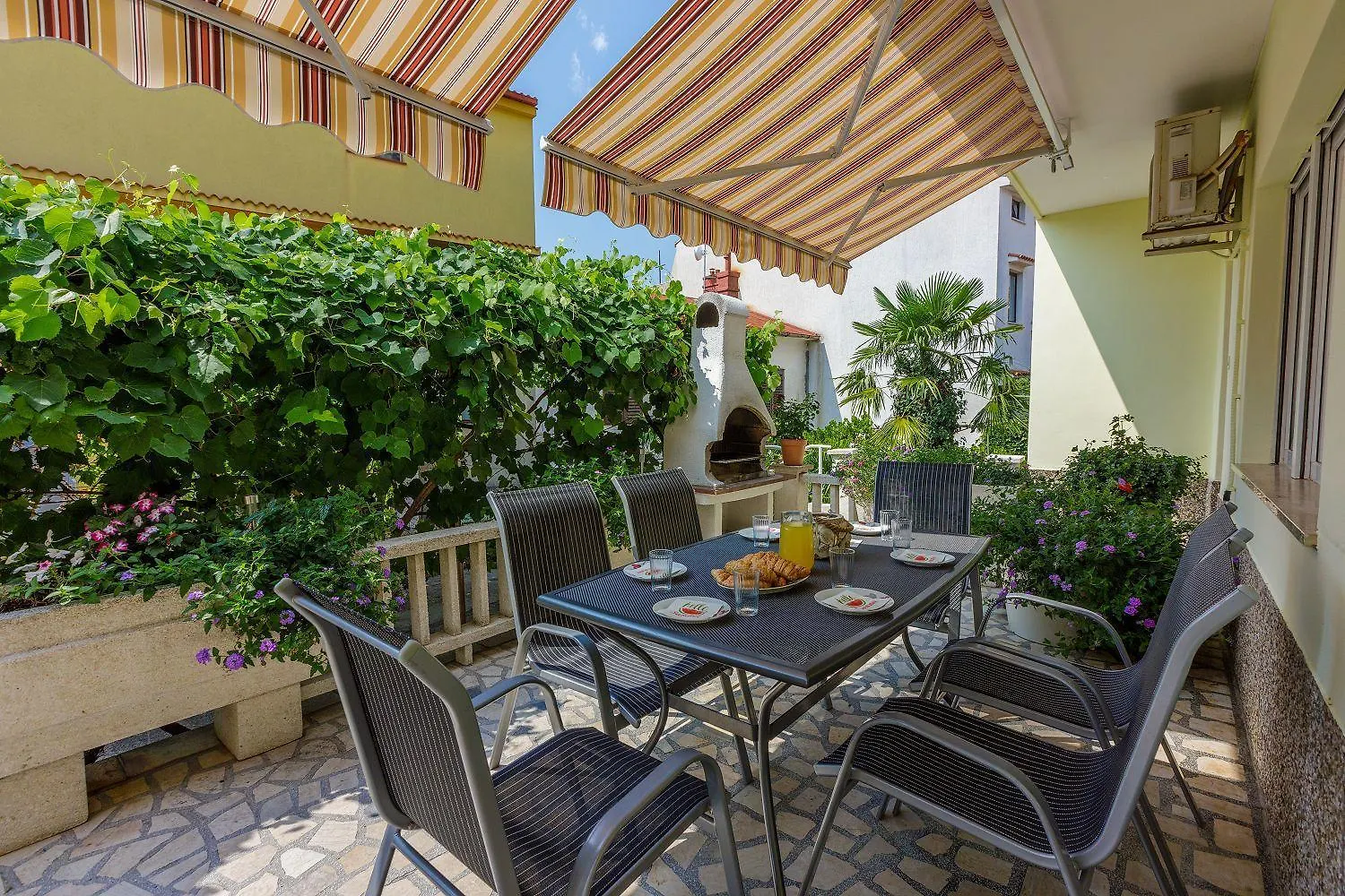 Hundefreundliches Apartment Nur 350 Meter Zum Sandstrand Mit Privater Terrasse, Steingrill, Wifi Crikvenica 0*,